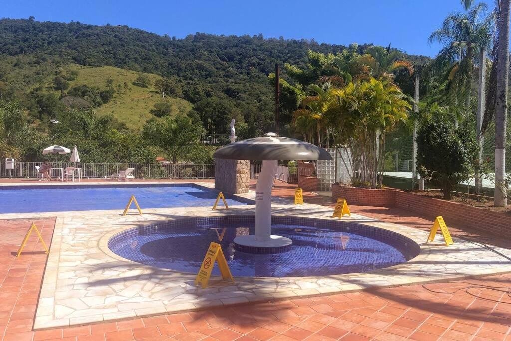 Lindo Flat em Águas de Lindoia Águas de Lindóia Esterno foto